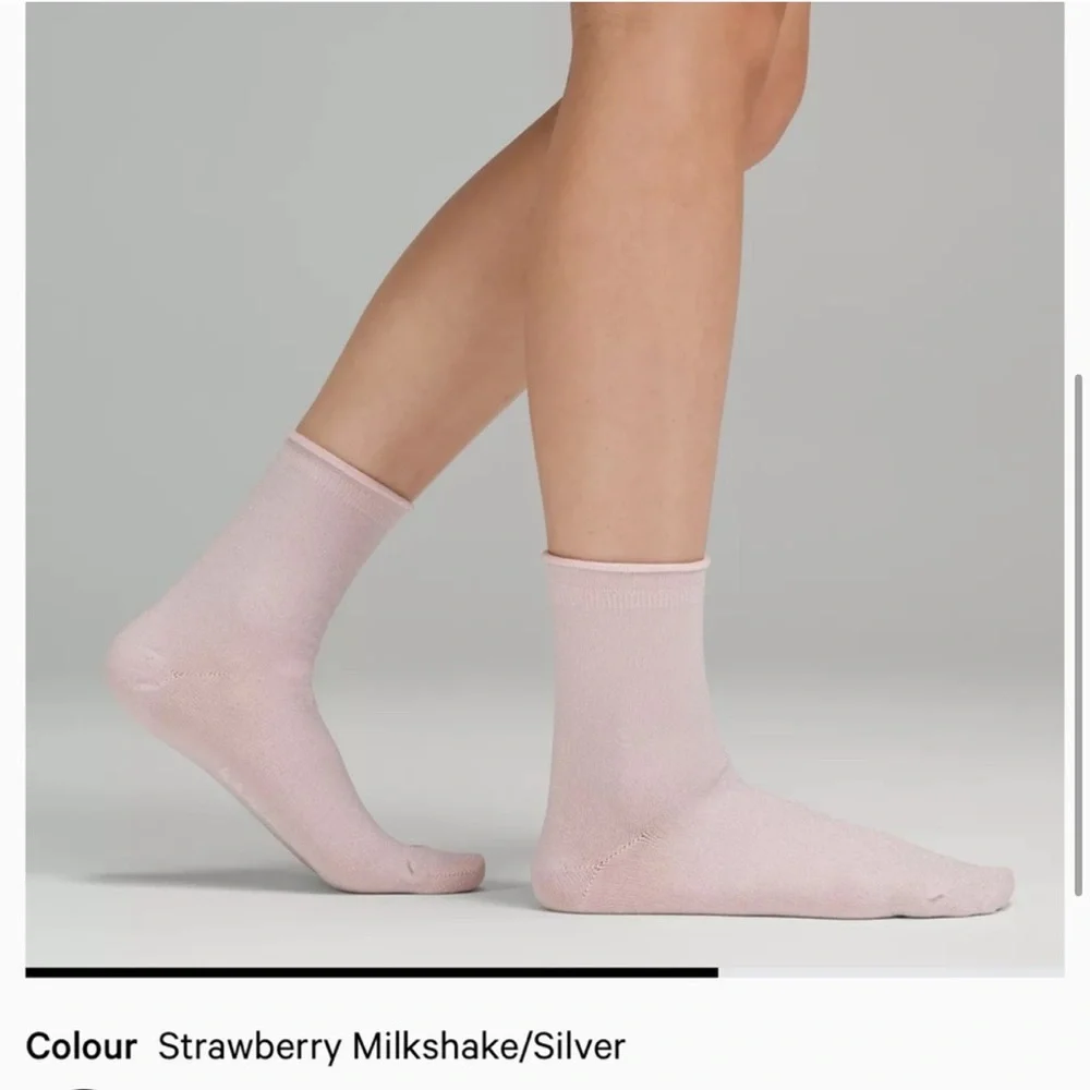 Lululemon NWT Daily Stride Sparkle Socks Strawberry Milkshake/ Silver glimmer LG